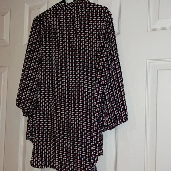 Reitmans all over  Geo print with 3/4 sleeves Blouse size M - Picture 6 of 11